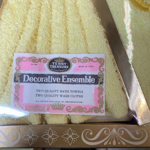 Vintage Decorative Ensemble Yellow‎ Boss Slave Towel Set - Picture 3 of 8